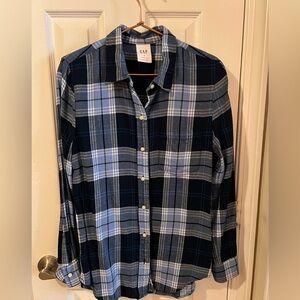Gap navy plaid button down flannel
